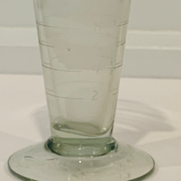 Antique Graduated Beaker, Pharmaceutical Glass - Picture 3 of 4